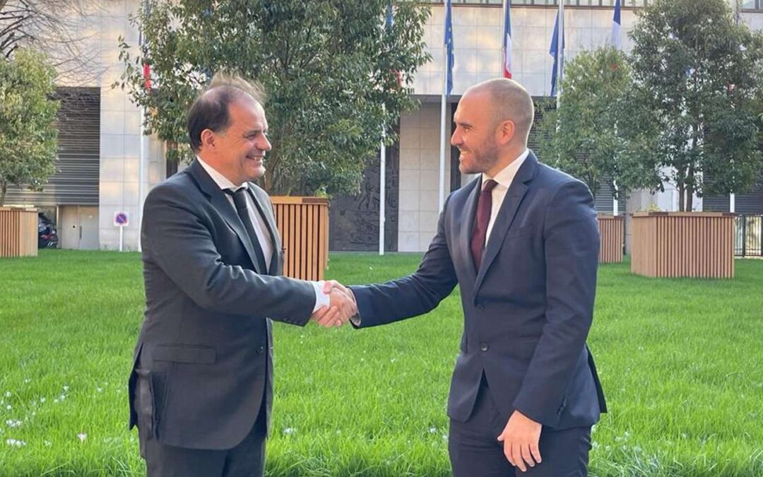 Guzmán renegocia un plan de pago con el Club de París